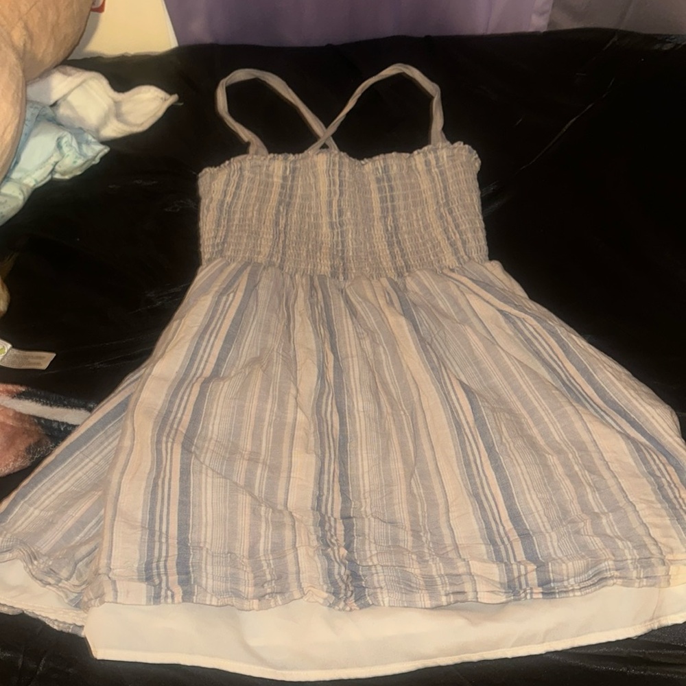 the color look off in the pics worn it once for a graduation